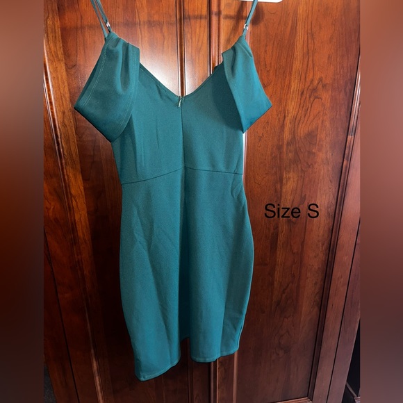 Green mini dress - Picture 2 of 2